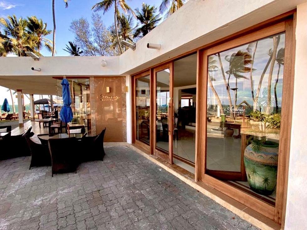 Kenya Bay Beach Hotel Bamburi Bagian luar foto