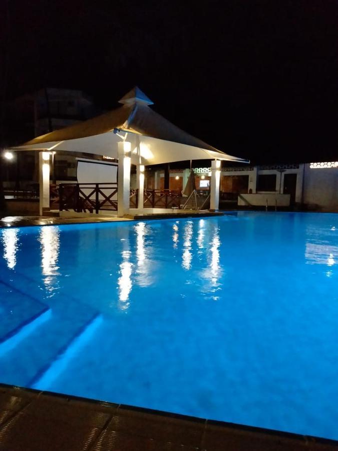 Kenya Bay Beach Hotel Bamburi Bagian luar foto