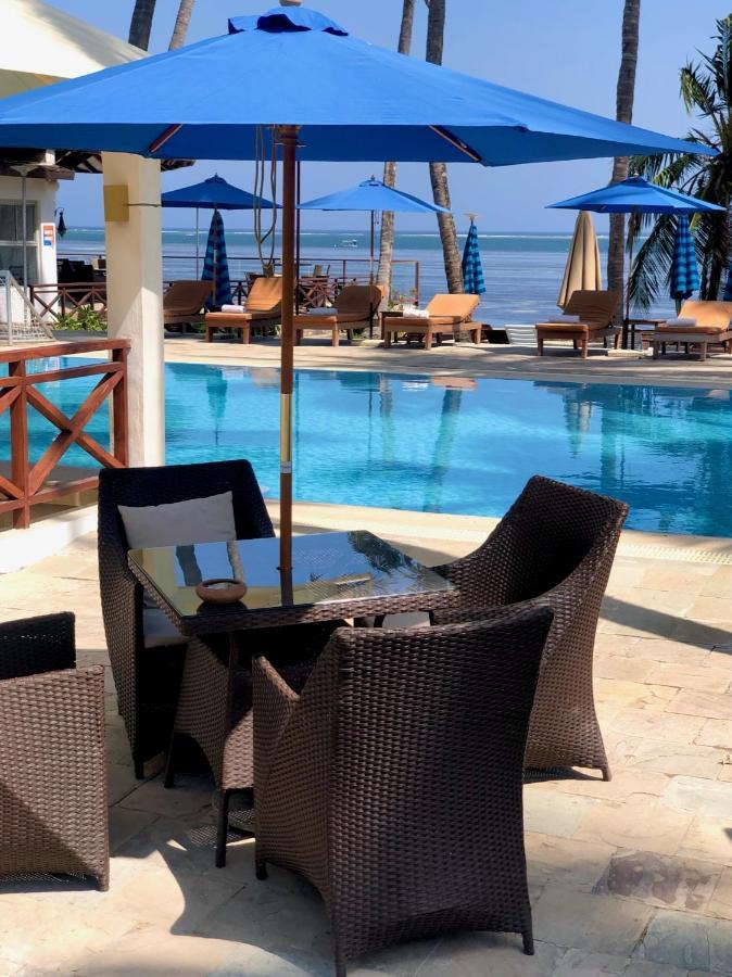 Kenya Bay Beach Hotel Bamburi Bagian luar foto