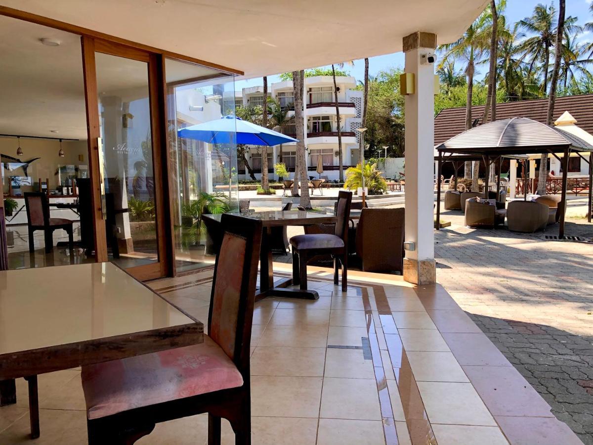 Kenya Bay Beach Hotel Bamburi Bagian luar foto