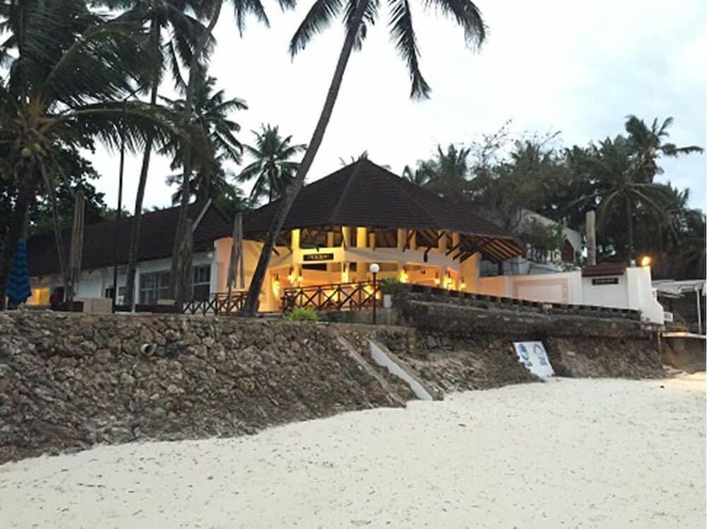 Kenya Bay Beach Hotel Bamburi Bagian luar foto