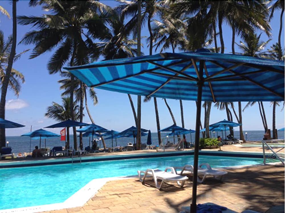 Kenya Bay Beach Hotel Bamburi Bagian luar foto
