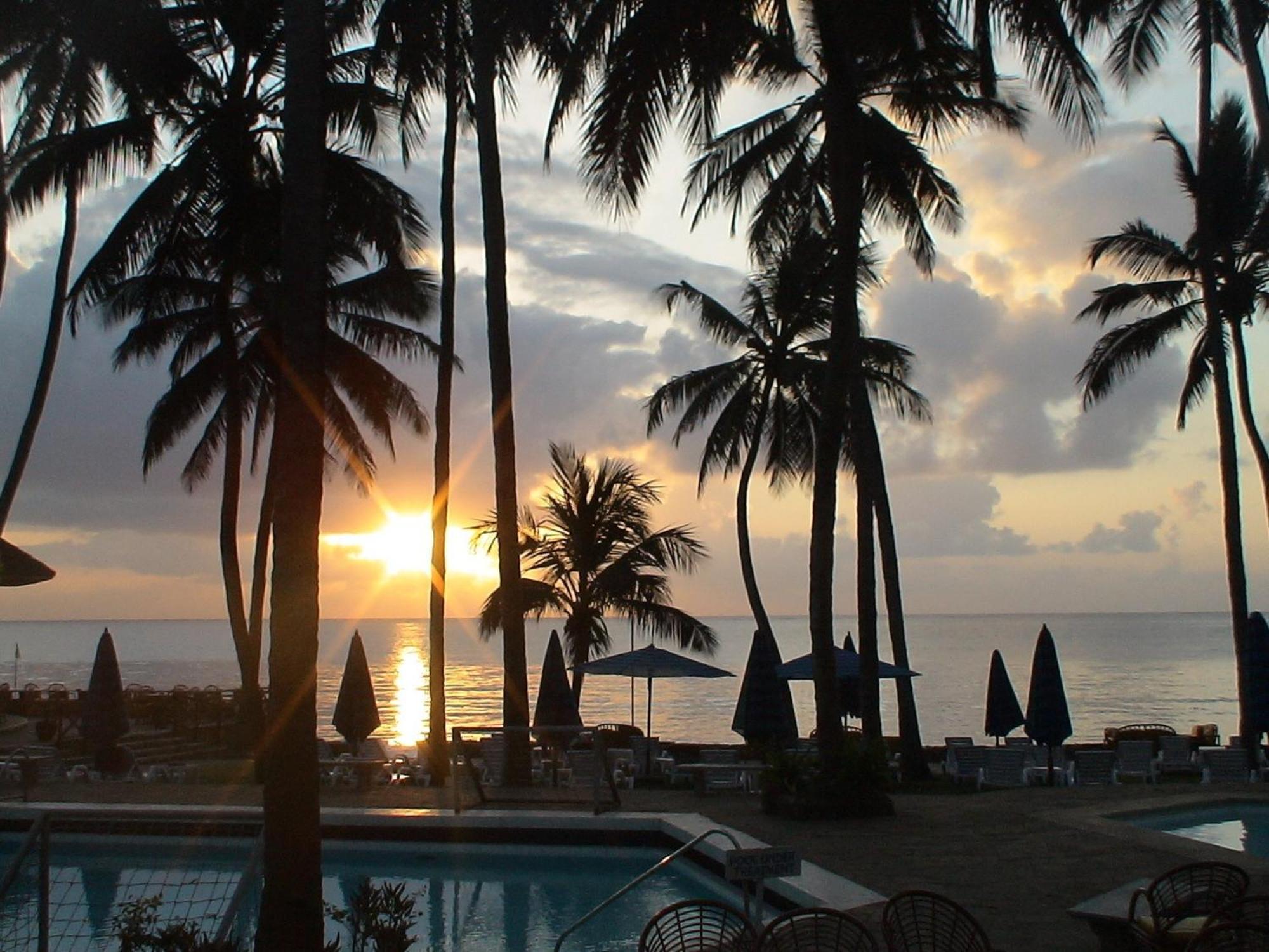 Kenya Bay Beach Hotel Bamburi Bagian luar foto
