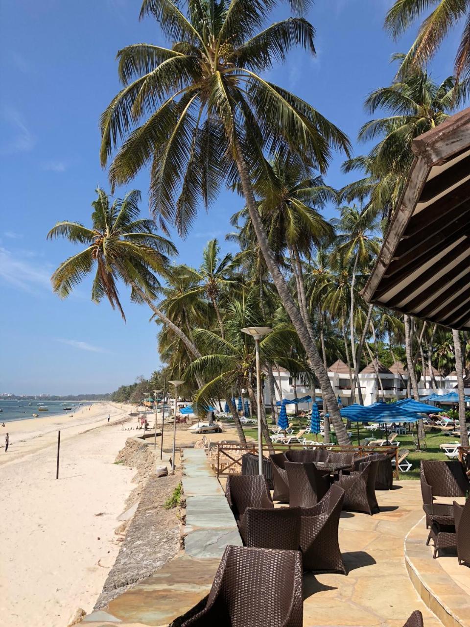 Kenya Bay Beach Hotel Bamburi Bagian luar foto